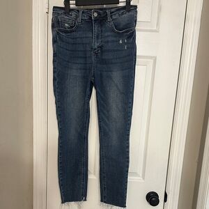 Judy Blue Dark Wash Ankle Jeans size 9/29. GUC 14’ waist, 24’ inseam.